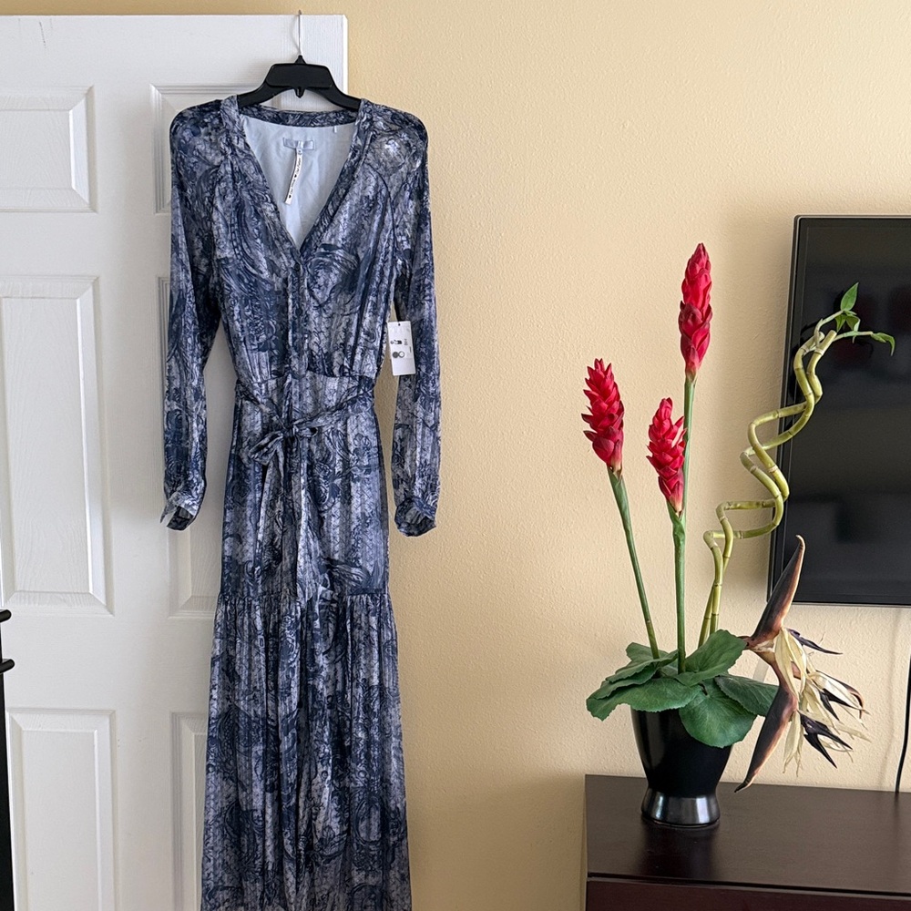 Guess Breanna Maxi Long Sleeve Dress Size M NEW !!!